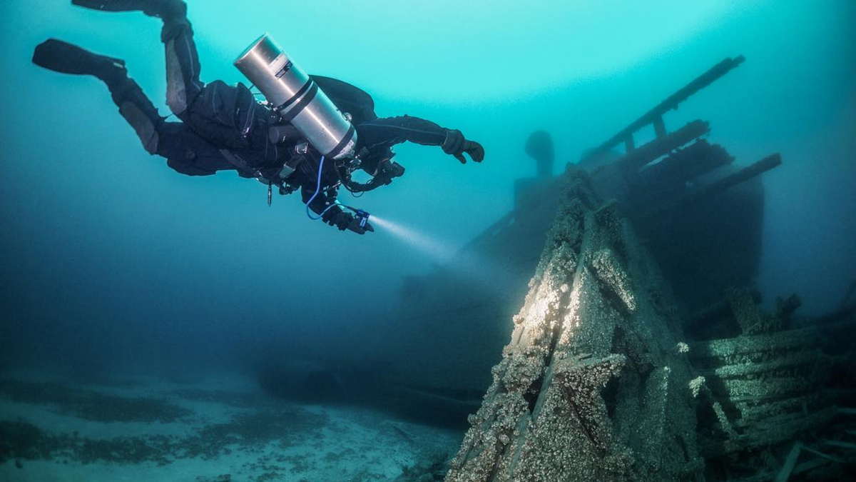 Diver shines a light on wreckage of the SS Hennepin